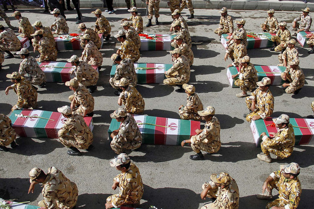 إعادة جثمان 60 شهيد من الدفاع المقدس إلى إيران