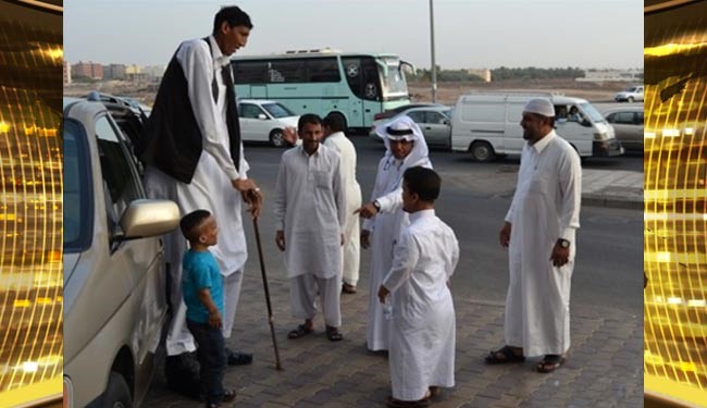بلندترین و کوتاه ترین مردان دنیا در مکه ! 1