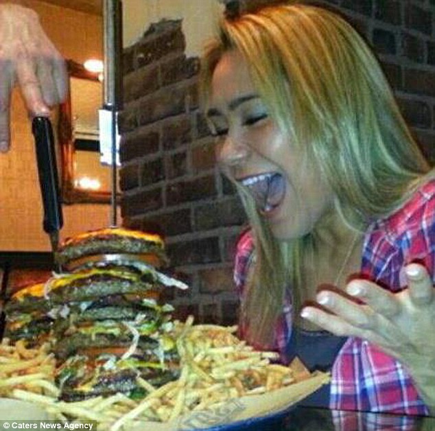 زنی که اشتهای عجیبی در غذا خوردن دارد ! + عکس 1
