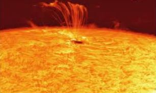لکه‌های خورشیدی بزرگ درحال گذر از سطح ستاره خورشید 1