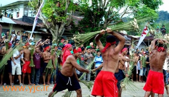 مراسمی عجیب برای اثبات برادری در اندونزی 1