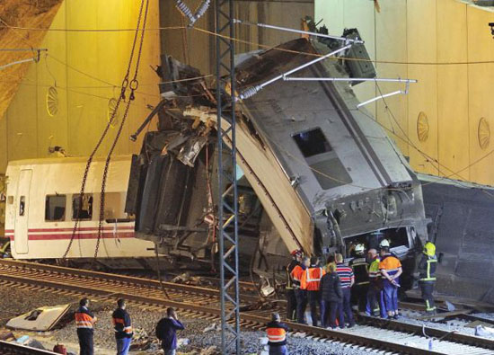 حادثه واژگوني قطار در اسپانيا 1