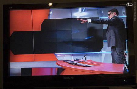 عکس/بازداشت یک تروریست در برنامه زنده تلویزیونی