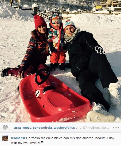برف بازی مسی با خانواده اش