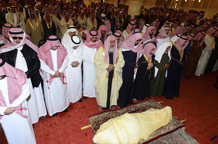 عکس/ چه کسی بر جنازه ملک عبدالله نماز خواند