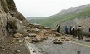 ریزش کوه در محور هراز / 2 تن کشته و زخمی شدند