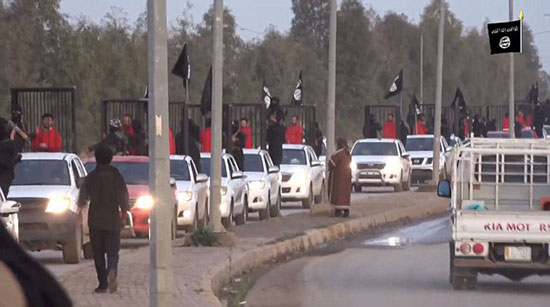 خیابان گردی داعش با 21 گروگان کُرد! +عکس
