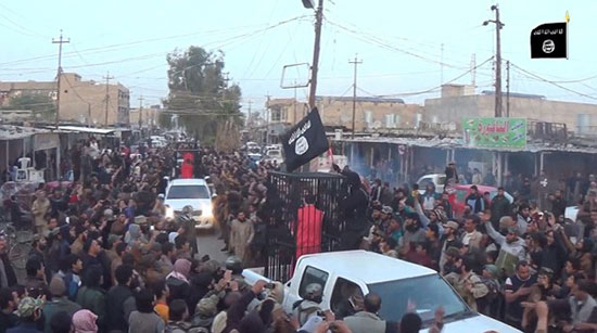 خیابان گردی داعش با 21 گروگان کُرد! +عکس