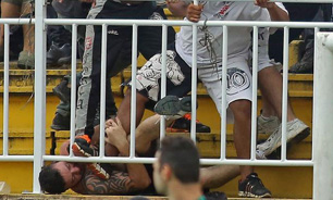 زخمی شدن یک فوتبالیست و دستگیری 100 هوادار