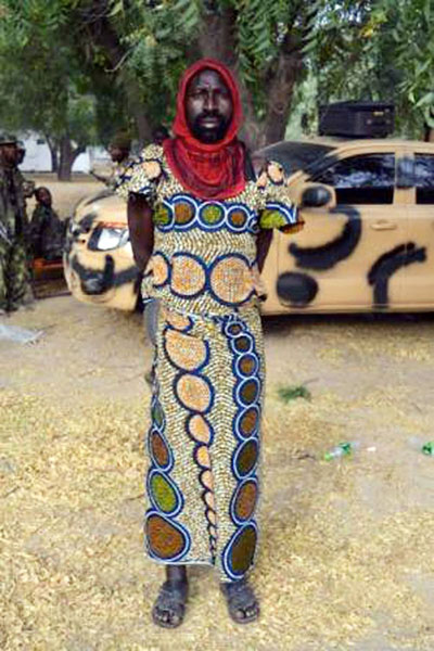 دستگیری عضو بوکوحرام با لباس زنانه + تصاویر