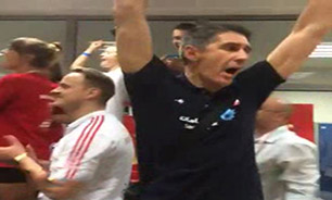 دانلود کلیپ شادی کواچ و بازیکنان بعد از پیروزی آرژانتین