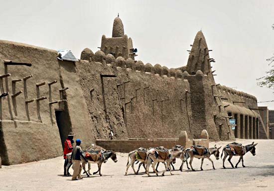 بازسازی بناهای تخریب شده در تیمبوکتو + تصاویر