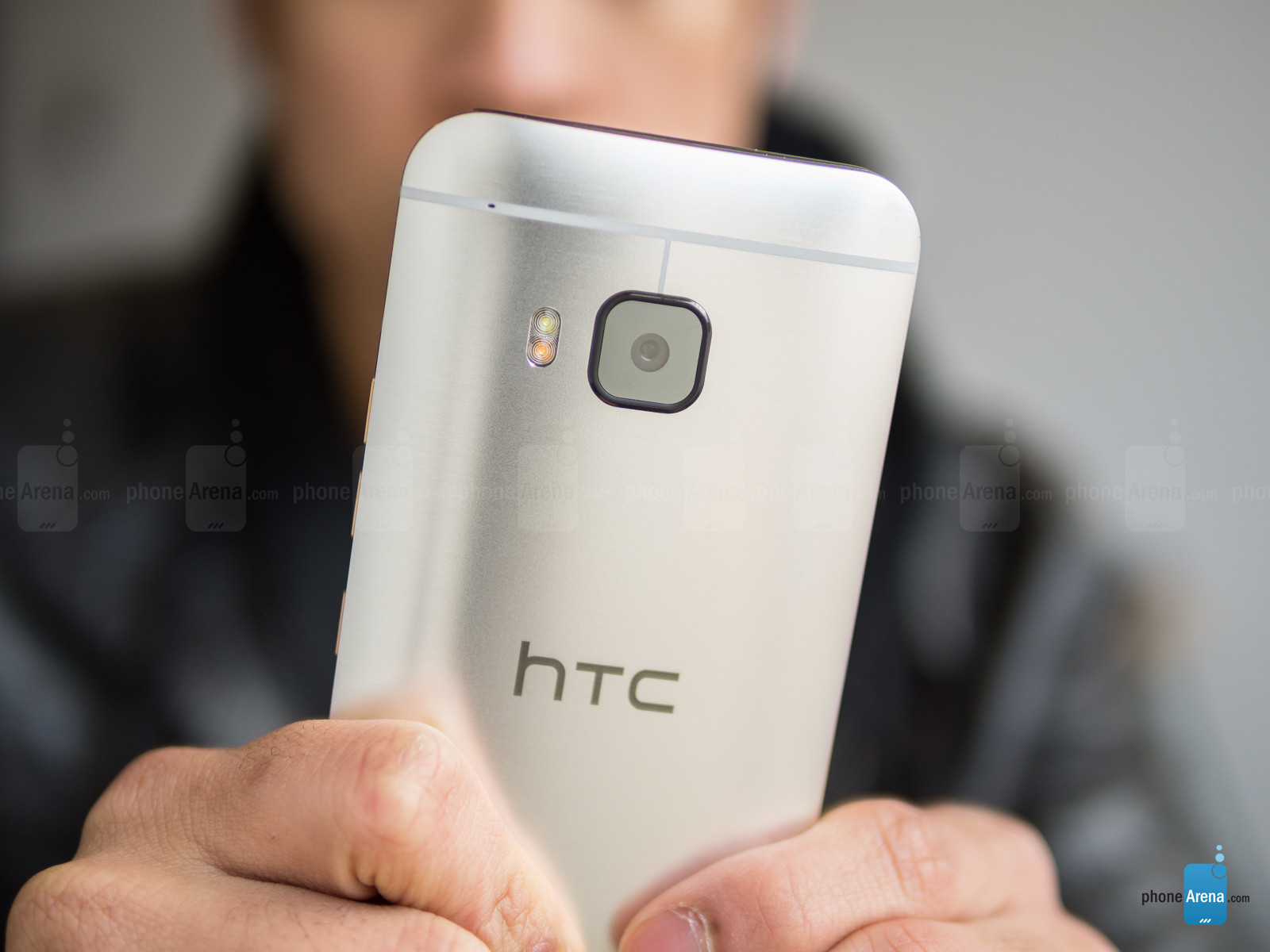 با گوشی جدید HTC One، دنیای شخصی خود را زنده کنید