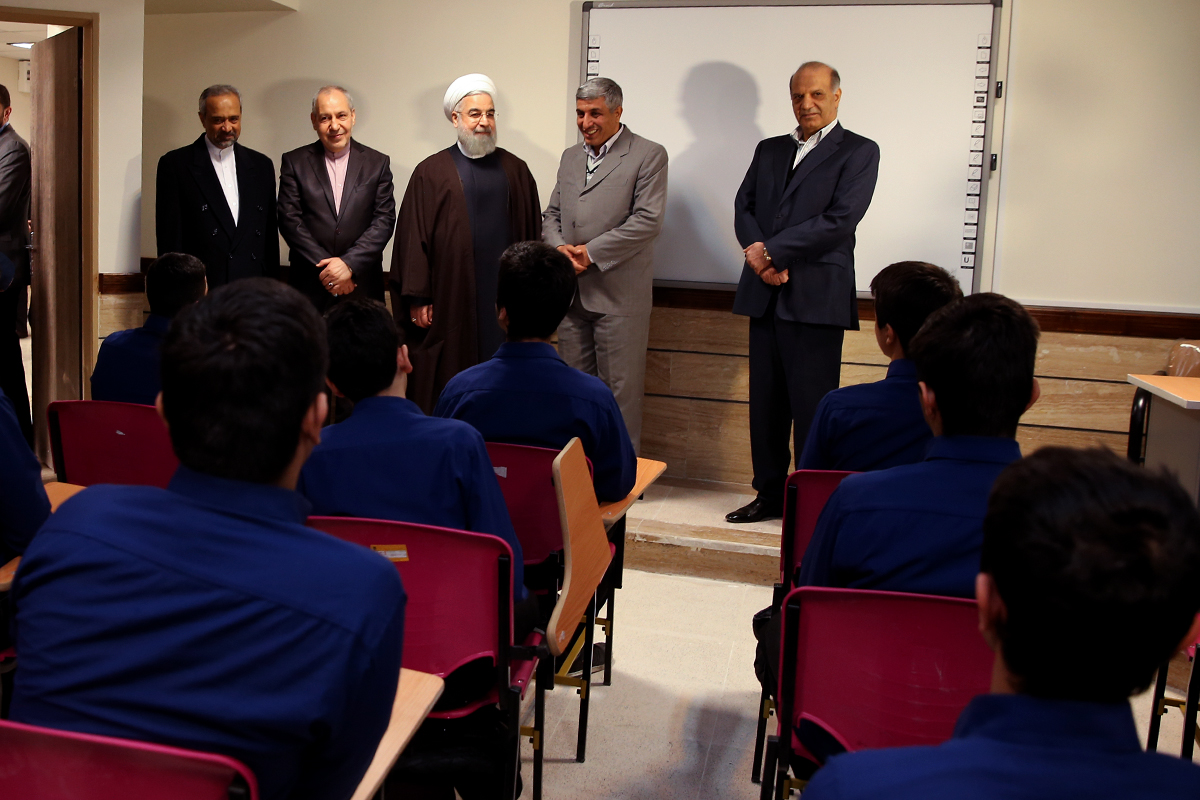 بازدید روحانی از کلاس درس برجام+ عکس