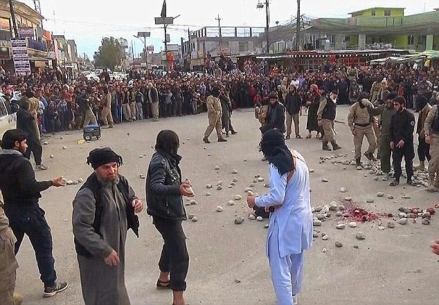 دلخراش‌ترین مجازات داعش/ سنگسار چهار زن در ملأ عام + تصاویر