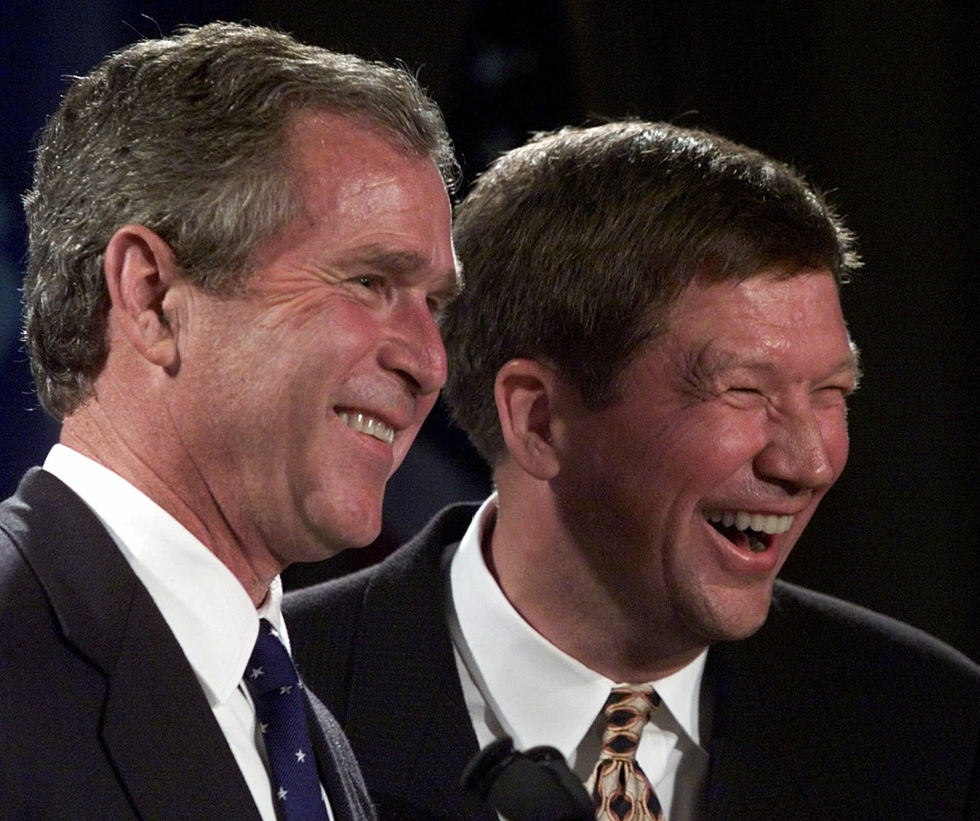 جان کِیسیک، نامزد تندخو و گستاخ حزب جمهوری‌خواه، کپی برابر اصل جرج بوش+تصاویر
