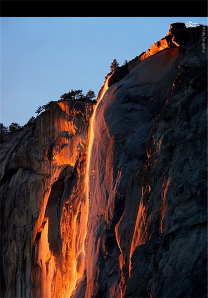 آبشاری که سالی یک‌بار آتشین می‌شود+تصاویر