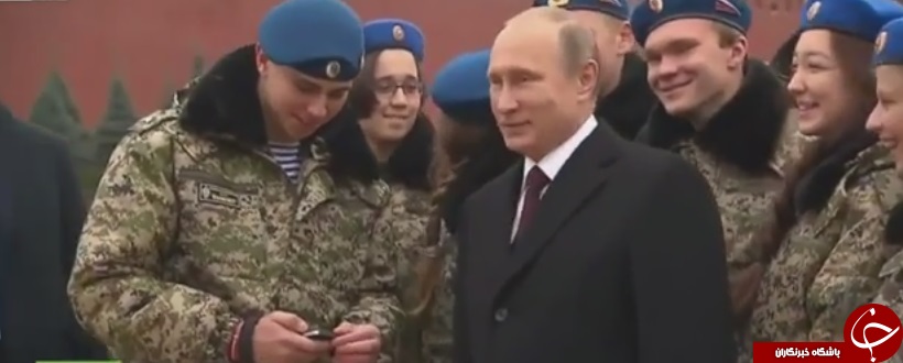 سلفی جالب و سخاوتمندانه ولادیمیر پوتین با سربازان+ تصاویر و فیلم