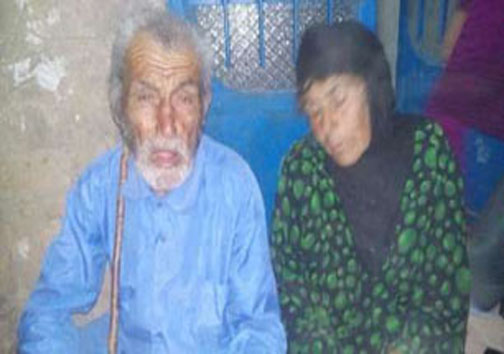 پیرمرد و فرزندان معلولش در خانه ای سوخته! +عکس