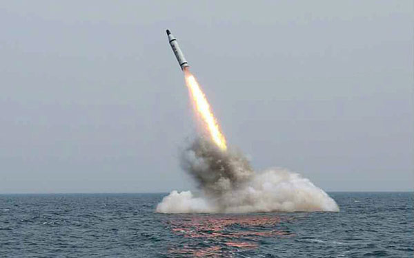 تصاویر ارسال موشک زیردریایی کره شمالی ساختگی بود+عکس