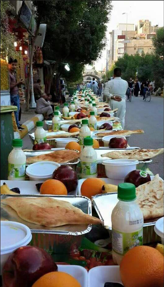 افطاری در حرم امام حسین (ع) + عکس