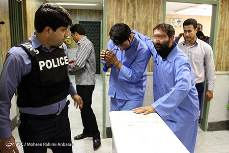 عاملان زورگیری از 70 خانم در مشهد دستگیر شدند/ سرکرده با گلوله پلیس به زانو نشست