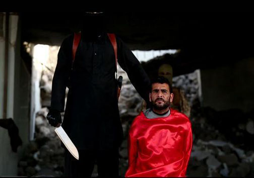 کودک داعشی دو اهل سنت را اعدام کرد+ تصاویر