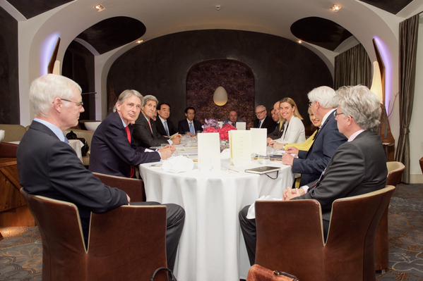 پایان جلسه هماهنگی میان 1+5 و خروج لاوروف از هتل محل مذاکرات/آغاز رایزنی سه جانبه جانبه ظریف با وزرای خارجه امریکا، آلمان و انگلیس