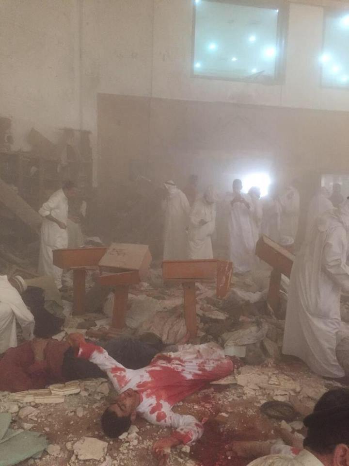 انفجار خونین در مسجد شیعیان در کویت 28 شهید و زخمی بر جای گذاشت/ بازدید امیر کویت از محل انفجار+ تصاویر