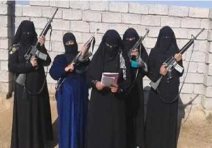 دختر 15 ساله انگلیسی برای داعش نیرو جذب می‌کند+ تصاویر/ گاز گرفتن، روش جدید داعش برای مجازات! + عکس