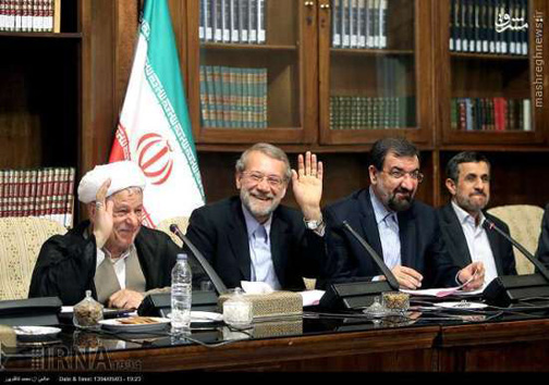 رای مثبت هاشمی و منفی احمدی نژاد + عکس