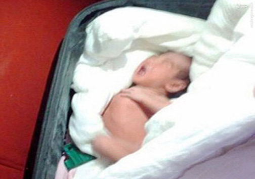 جاسازی نوزاد زنده درون چمدان+ عکس