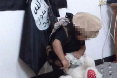 کودک داعشی اولین گردن زنی را تجربه کرد+ تصاویر