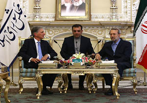 لاریجانی با وزیر خارجه انگلیس دیدار کرد