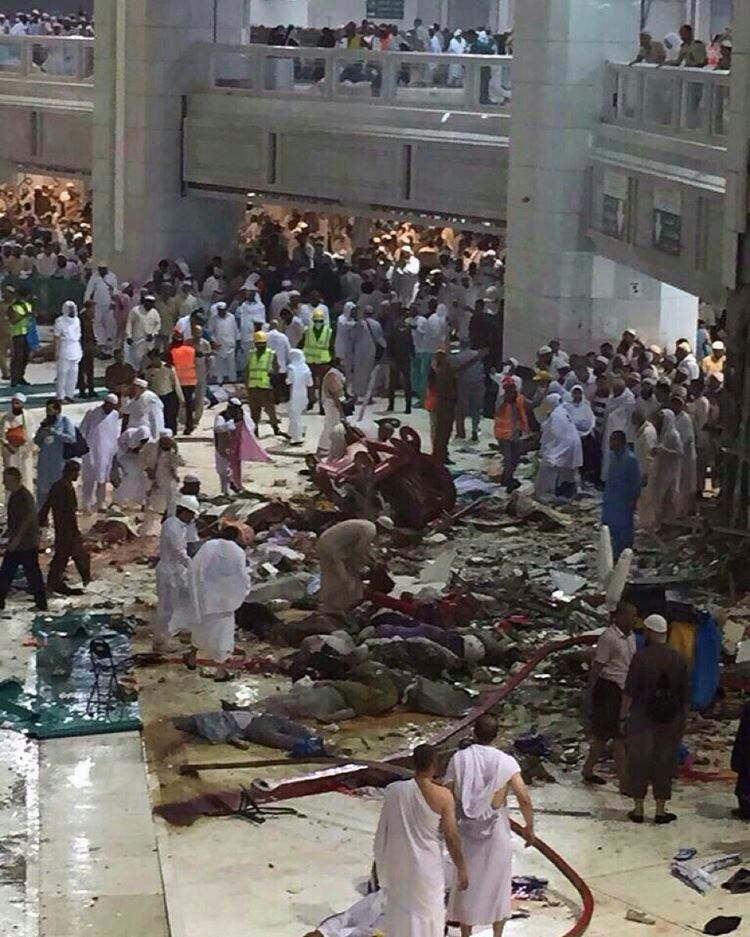 سقوط جرثقیل در مسجدالحرام/ مجروح شدن 12 زائر ایرانی+تصاویر