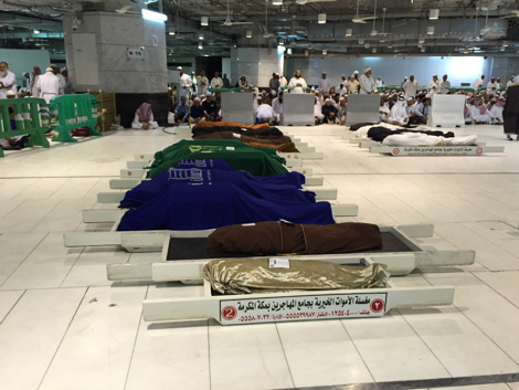 مراسم خاکسپاری شماری از قربانیان حادثه سقوط جرثقیل در مسجدالحرام+ تصاویر