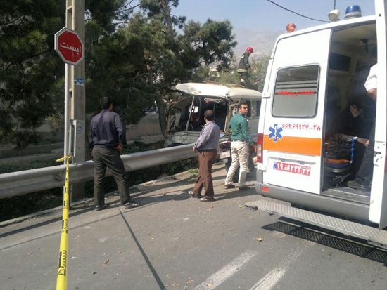 واژگونی خونبار اتوبوس مسافربری در پایتخت/ 17 خانم مجروح شدند + تصاویر