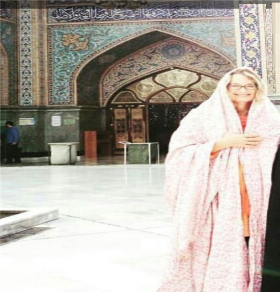 چادری شدن زن ووشو کار آمریکایی در امامزاده صالح +عکس