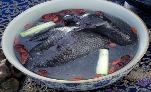 مرغ‌های سیاه غذای پولدارهای چینی + تصاویر