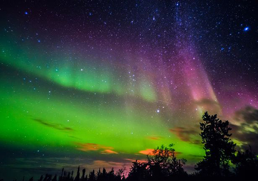 جدیدترین تصاویر از شفق قطبی در آسمان بریتانیا + تصاویر