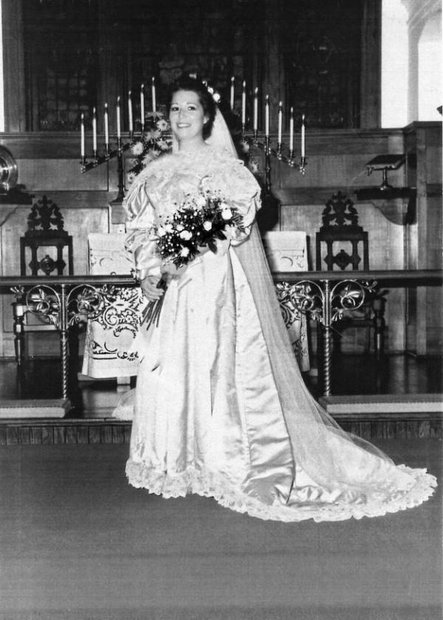 لباس عروسی که ۱۱ نسل آن را پوشیدند