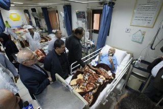گزارش تصویری عیادت وزیر بهداشت از مصدومان حادثه منا در بیمارستان مکه