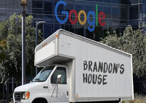 زندگی مهندس شرکت گوگل در یک کامیون!