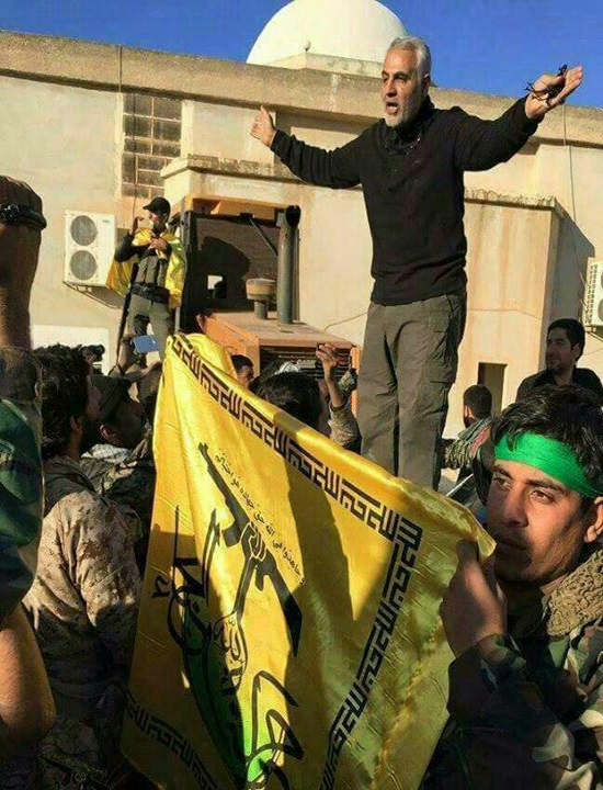 جدیدترین عکس سردار سلیمانی درحال فرماندهی میدانی عملیات در «ریف حلب»