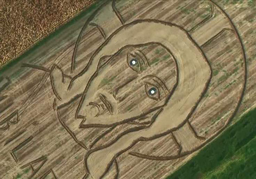 طراحی چهره عیسی مسیح (ع) روی زمین کشاورزی + تصویر