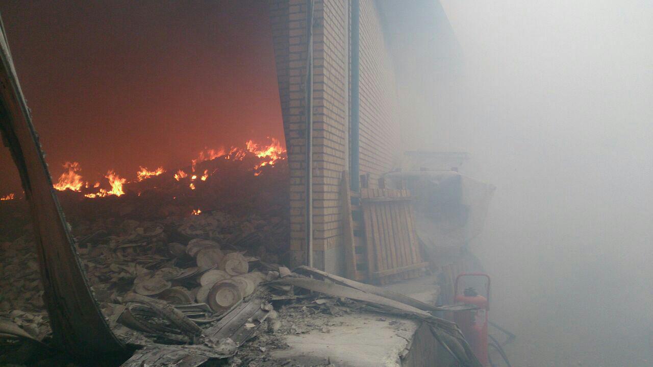 آتش سوزی مهیب در کارخانه چینی مقصود مشهد + تصاویر