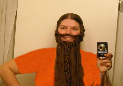 رقابت بانوان برای بافتن ریش هایی از موی سر! + تصاویر