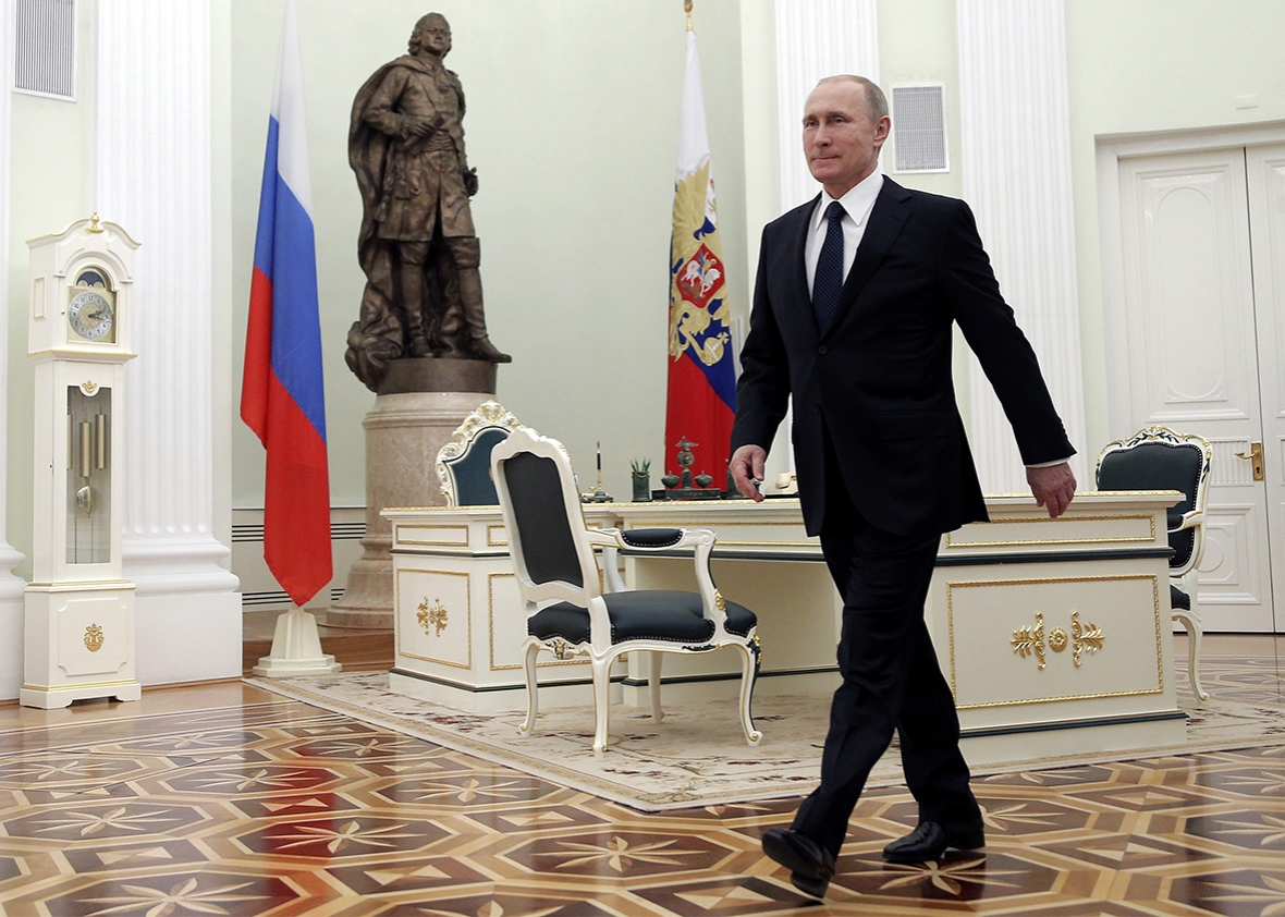 گزارش ان‌بی‌سی نیوز: چرا پوتین غیرعادی راه می رود؟ + تصاویر