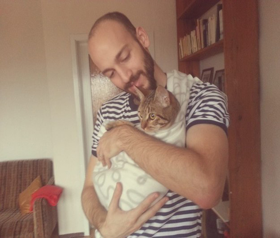 گربه سوری قبل از صاحب آواره ویزای آلمان گرفت! +تصاویر