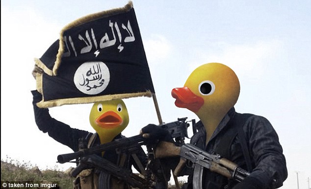 فتوشاپ داعشی ها با اردک های پلاستیکی+ تصاویر